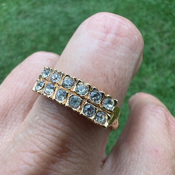 Gold-tone Two Row Faux Diamond Cubic Zirconia Ring👠 - Picture 5 of 15